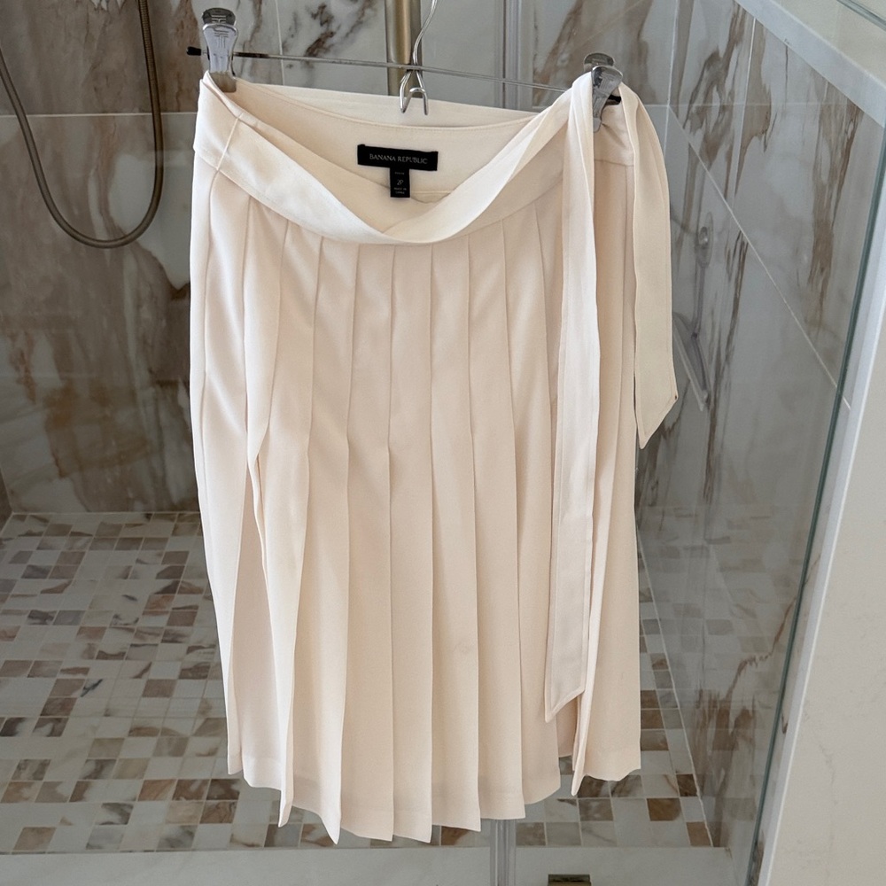 Banana Republic Pleated Wrap Midi Skirt in Light Cream